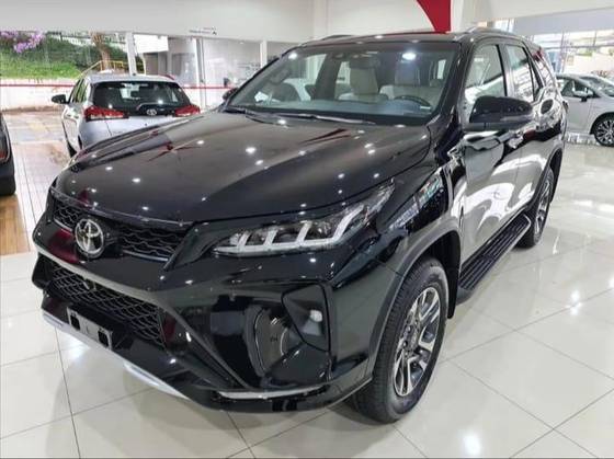 TOYOTA HILUX SW4 2.8 D-4D TURBO DIESEL DIAMOND 7L 4X4 AUTOMÁTICO TOYOTA HILUX SW4 2.8 D-4D TURBO DIESEL DIAMOND 7L 4X4 AUTOMÁTICO